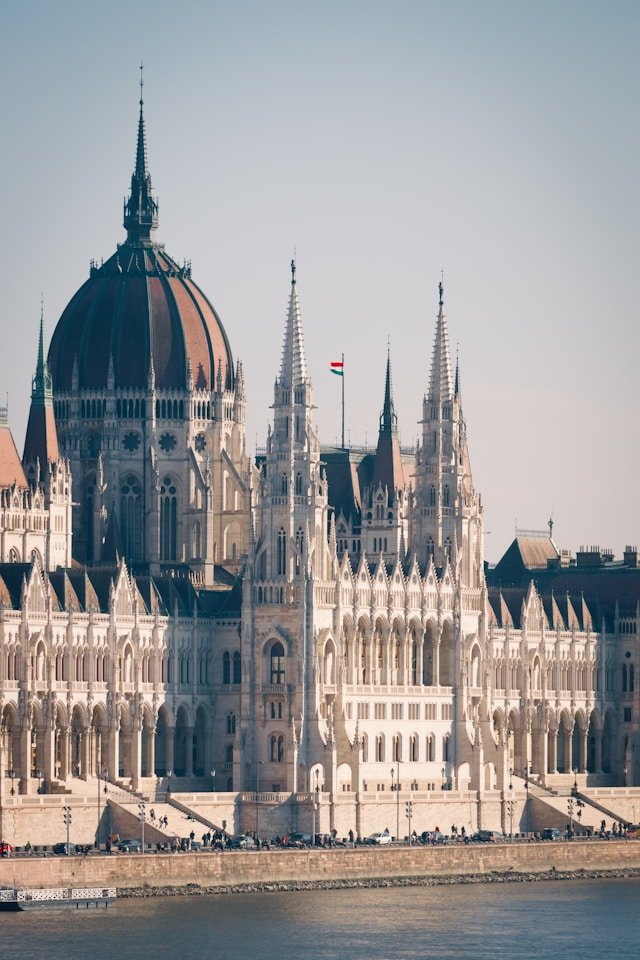 Car Shipping Hungary to Dubai
